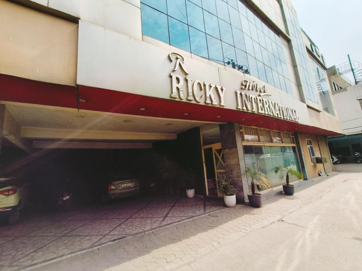 Hotel Ricky International Amritsar Extérieur photo