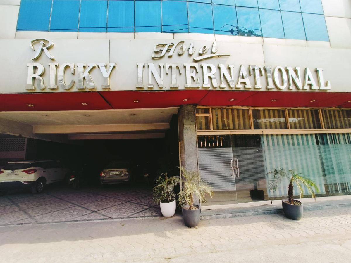 Hotel Ricky International Amritsar Extérieur photo