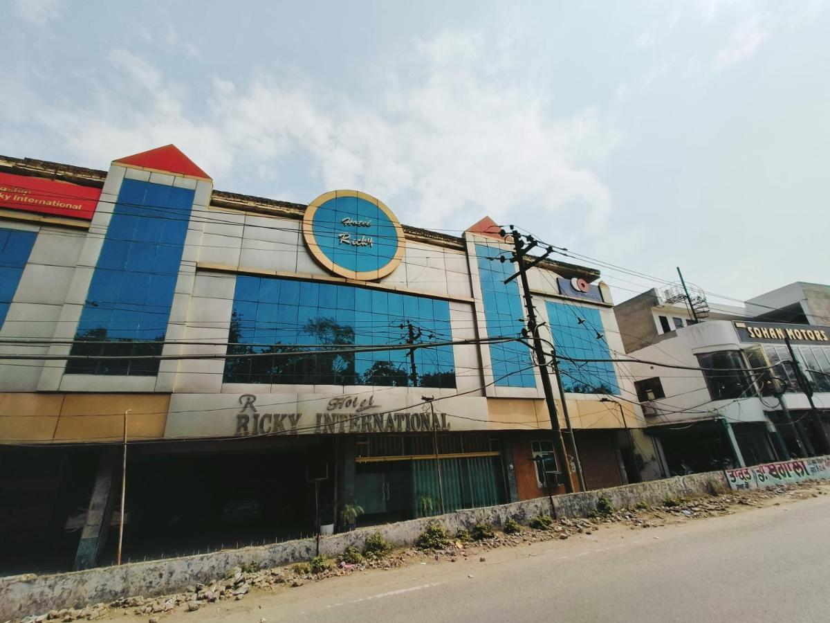 Hotel Ricky International Amritsar Extérieur photo