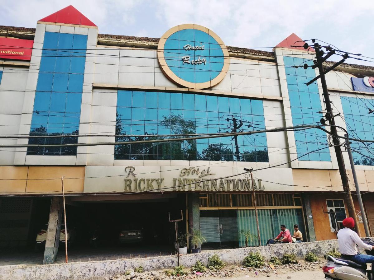 Hotel Ricky International Amritsar Extérieur photo